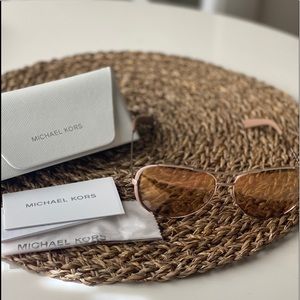 MICHAEL KORS
Chelsea Sunglass